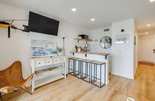 North Beach Condo | Steps to Beach: Corpus Christi Condo w/Balcony
