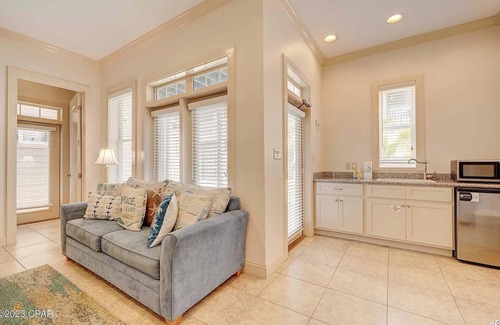 Crescent Beach House | 🌊Steps to Community Pool-Pet Friendly-350yds to Beach-4BR Blue Lagoon🌊