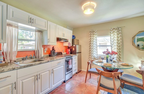 DeLand Condo | Steps to Downtown: DeLand Condo w/Porch & Yard