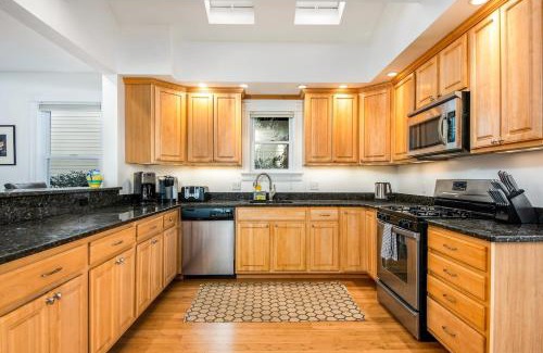 Newburyport House | Steps to Downtown Rooftop Deck Flexible Temp Stay