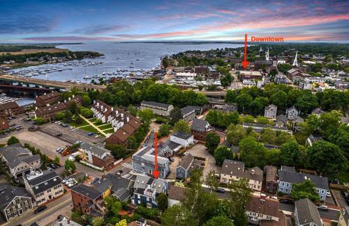Newburyport House | Steps to Downtown Rooftop Deck Flexible Temp Stay