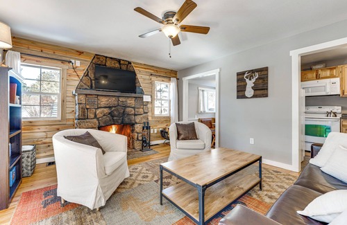 Drake Cabin | Steps to Estes Lake: Mtn-View Hideaway w/Hot Tub!