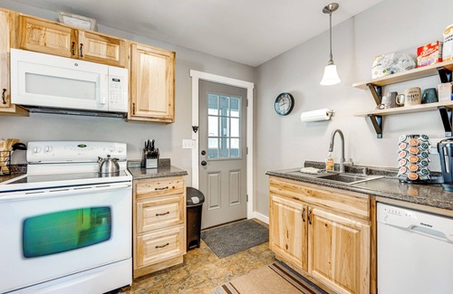 Drake Cabin | Steps to Estes Lake: Mtn-View Hideaway w/Hot Tub!