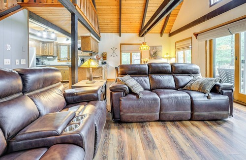 Rome House | Steps to Golf Course: Nekoosa Home w/Serene Yard!