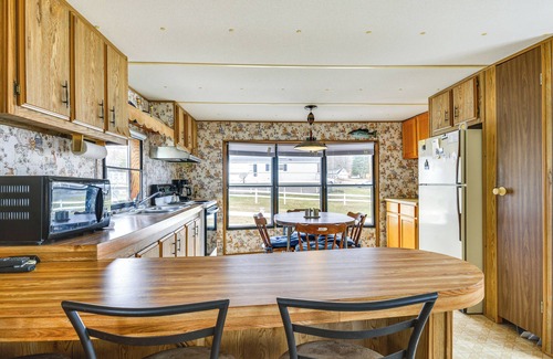 Henderson House | Steps to Lake Ontario: Remote Escape w/Deck & BBQ