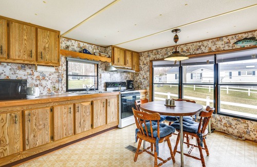 Henderson House | Steps to Lake Ontario: Remote Escape w/Deck & BBQ