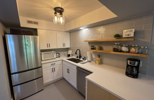 Chelan Condo | Steps to Lakefront Park. Close to Town, Waterslides, Wineries, and Golf Courses.