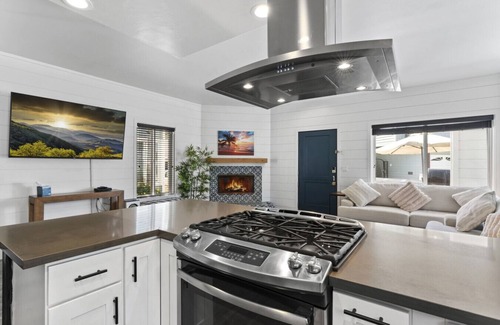 Newport Center Condo | Steps to Lido Village and the Marina- Heart of Lido Island, 2 Car Garage!