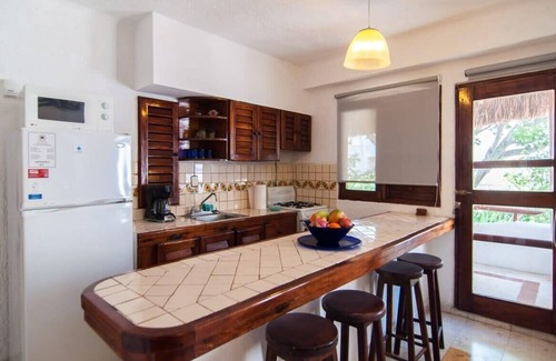Gonzalo Guerrero Apartment | Steps to Mamitas Beach, Private Terrace & 5th Ave