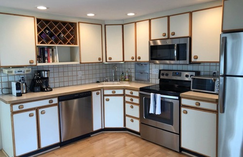 Falmouth House | Steps to Ocean Beach, Walk to Falmouth Village, Renovated!