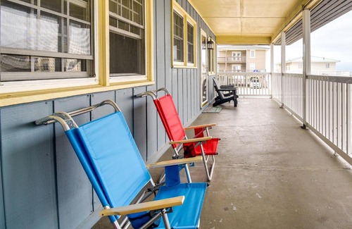 Cherry Grove Beach Apartment | Steps to Ocean North Myrtle Beach Condo with Porch!