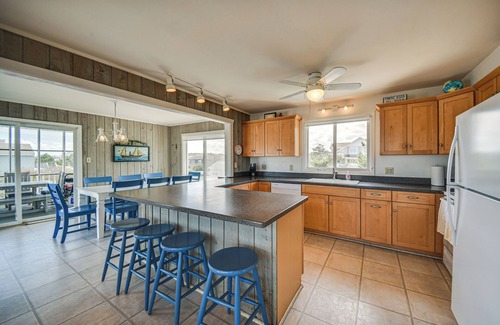 Sandbridge House | Steps to Ocean: Spacious Virginia Beach Retreat!