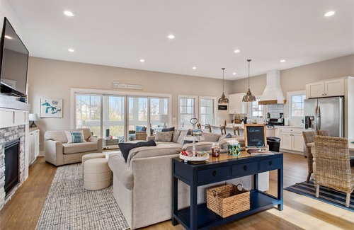 Glenn Haven Shores House | Steps to Private Beach - Lake Views - Hot Tub