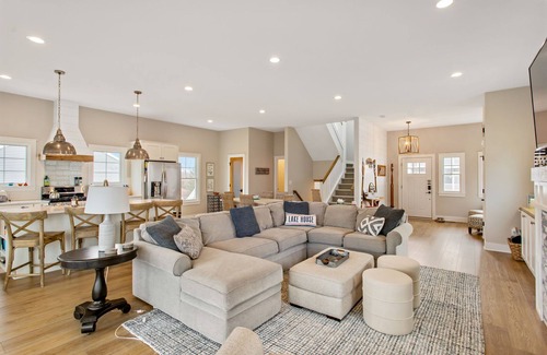 Glenn Haven Shores House | Steps to Private Beach - Lake Views - Hot Tub