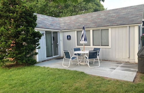 South Yarmouth Cottage | Steps to private Beach, Golf Course, AC, tandem Kayak for Guests