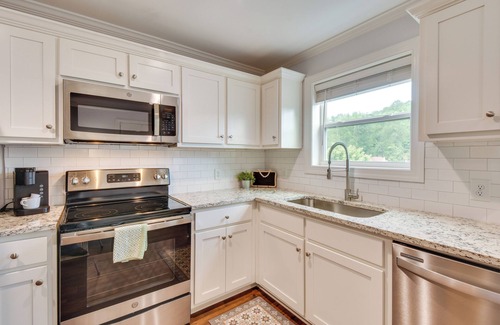 Helen Condo | Steps to River + Shops: Downtown Helen Retreat!