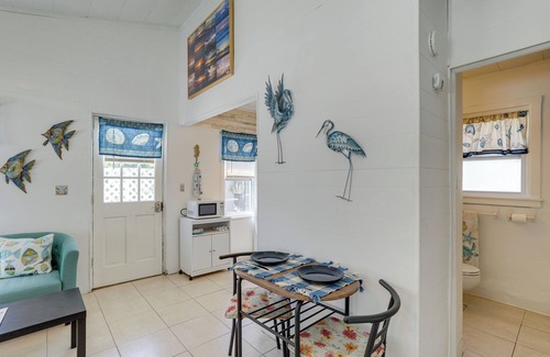 Indian Rocks Beach Cottage | Steps to Seawall: Cozy Indian Rocks Beach Cottage