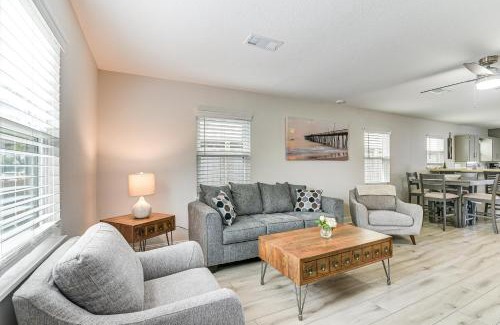 San Jacinto House | Steps to Seawall Fenced Family Home in Galveston!