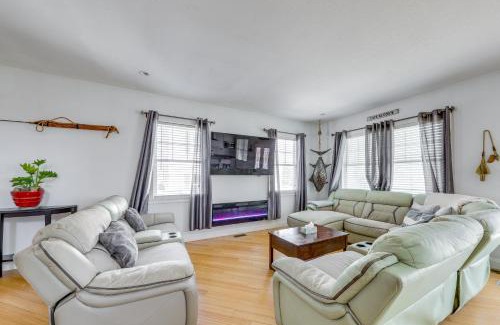 York Beach House | Steps to Short Sand Beach Retreat with Game Room!