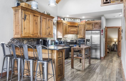 Branson House | Steps to Table Rock w Stunning Views- Cmty Pool-Firepit-Pool Table-Free Sdc Tickets
