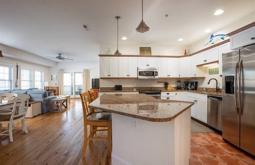 Kill Devil Hills Condo | Steps to the Beach - Spacious Condo with Amenities