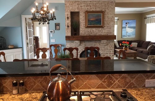 Frankfort House | Steps To The Beach & 2 Blocks To Downtown Frankfort - Sleeps 10-11
