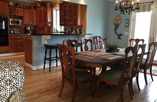 Frankfort House | Steps To The Beach & 2 Blocks To Downtown Frankfort - Sleeps 10-11
