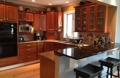 Frankfort House | Steps To The Beach & 2 Blocks To Downtown Frankfort - Sleeps 10-11