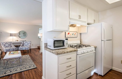 Downtown Condo | ~Steps To The Beach Downtown Gem!~