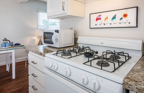 Downtown Condo | ~Steps To The Beach Downtown Gem!~