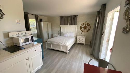 Lauderdale-by-the-Sea Apartment | Steps To The Beach -renovated Studio Unit #1
