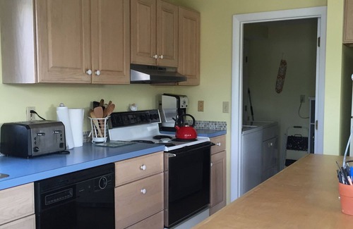Falmouth House | Steps To The Beach. Walking Distance To All Falmouth Has To Offer
