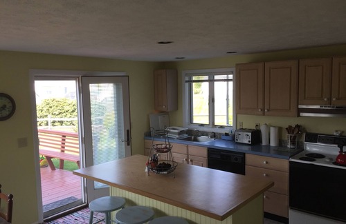 Falmouth House | Steps To The Beach. Walking Distance To All Falmouth Has To Offer