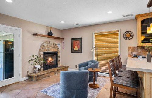 Lake Hamilton House | Steps to the Lake, Game Room & More! Sleeps 9