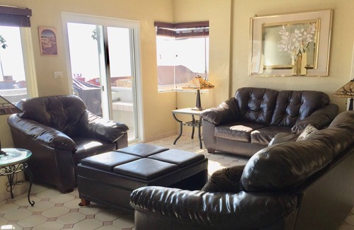 Las Gaviotas House | Steps to the Ocean-Big House w/ 2 Living Rooms & 2 Kitchens-Great Reviews