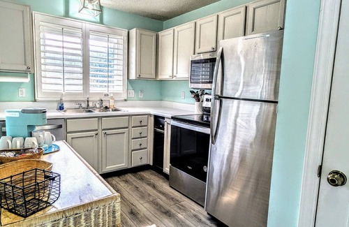 Pine Knoll Shores House | Steps to the beach! Hear the waves & feel the breeze! Your home away from home!