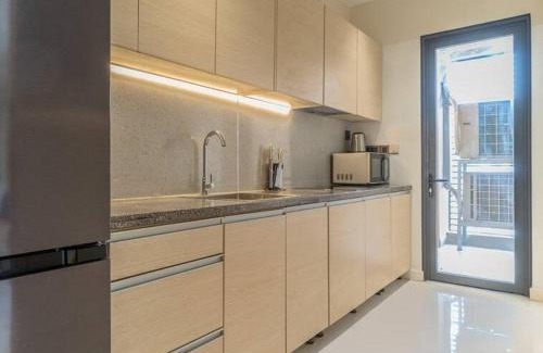Little Japan Apartment | Steps to Vincom/Casino/D1/pool/gym/Netflix/3Beds
