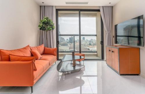 Little Japan Apartment | Steps to Vincom/Casino/D1/pool/gym/Netflix/3Beds