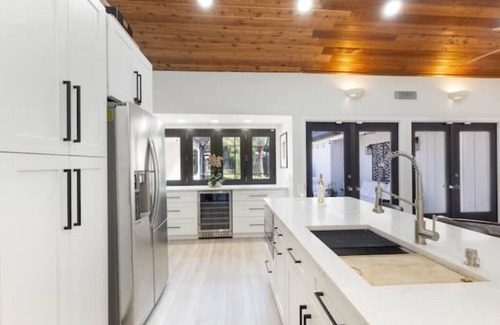 Juno Beach House | Steps to Water/ Minutes to BEACH, BBQ, Fire Pit!