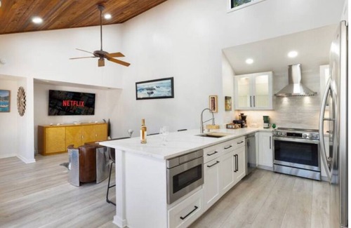 Juno Beach House | Steps to Water/ Minutes to BEACH, BBQ, Fire Pit!