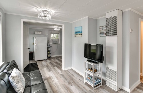 Houghton Lake Apartment | Steps to Water: Houghton Lake Cottage!