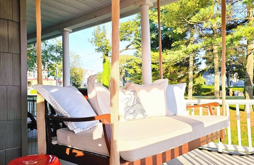 Groton House | Steps to Waterfront Golf! Your Own Backyard Private Beach w/Loungers & Umbrellas