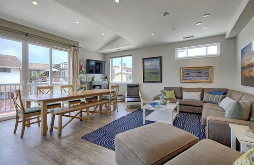 Pierpont Bay House | StepsToSand & Local Spots! Ocean Views W/Balconies