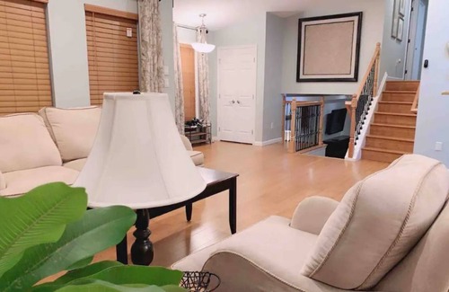 Sterling House | Sterling 4BR- Sleep 8 Private backyard 10 Min to IAD.