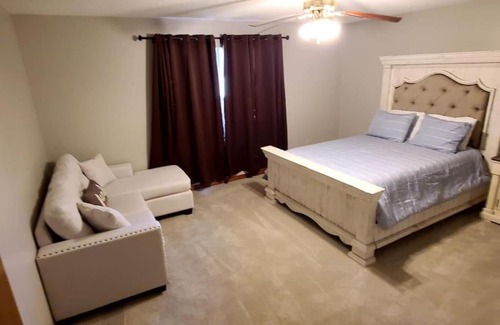 Pine Grove House | Stewart House with Hot Tub and 3 bedroom