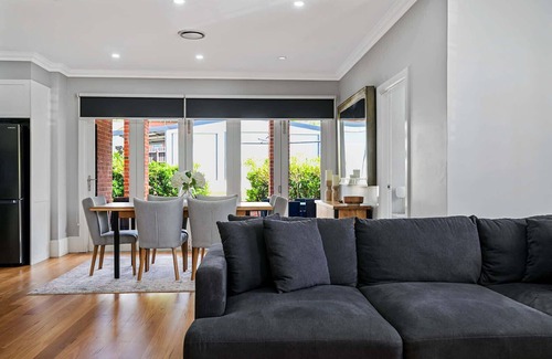 Bathurst House | Stewart Retreat - Central, Contemporary Heritage Fusion