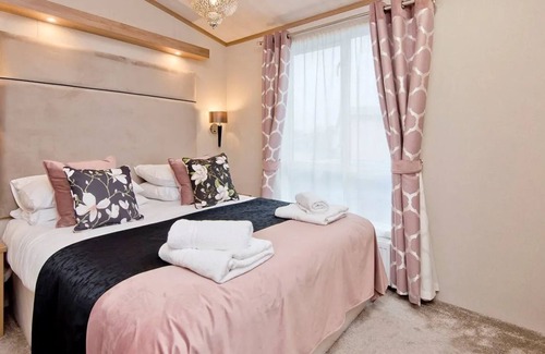 St. Andrews Cottage | Stewarts Resort Lodge 24 - a lodge that sleeps 4 guests in 2 bedrooms
