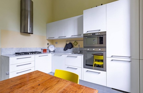 Careggi Rifredi Apartment | Stibbert & Statuto Elegant Flat with Balcony