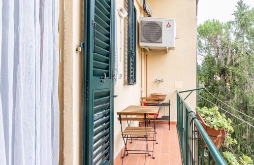 Careggi Rifredi Apartment | Stibbert & Statuto Elegant Flat with Balcony