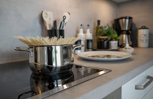 Busum Apartment | Stillvoll Eingerichtete Ferienwohnung mit Sauna, Kamin, Terrasse und Waschtrockn